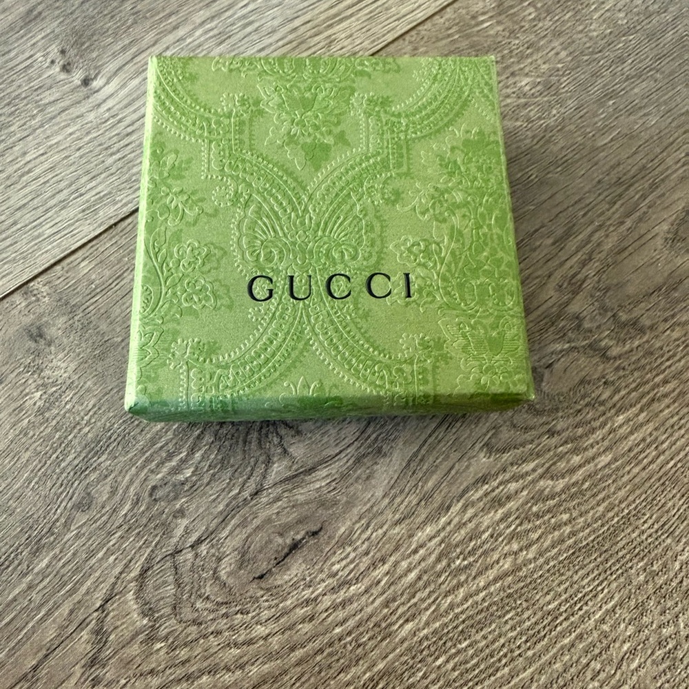 Gucci Trademark Heart Bracelet - Picture 4 of 6